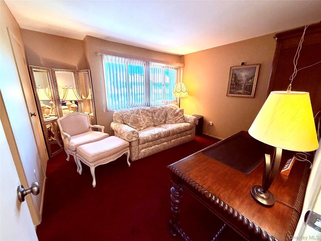 81 Stanford Court B, Wantagh, NY 11793