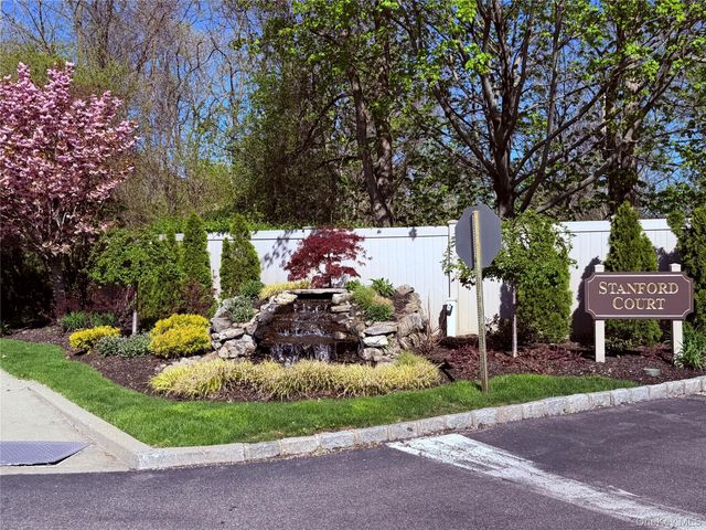 81 Stanford Court B, Wantagh, NY 11793