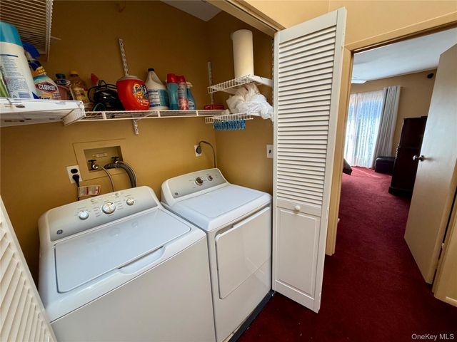 81 Stanford Court B, Wantagh, NY 11793