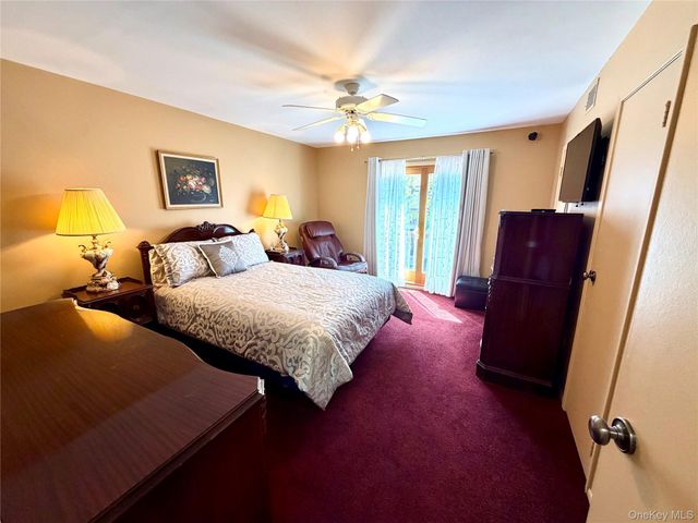 81 Stanford Court B, Wantagh, NY 11793