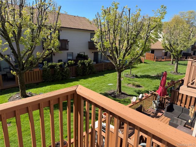 81 Stanford Court B, Wantagh, NY 11793