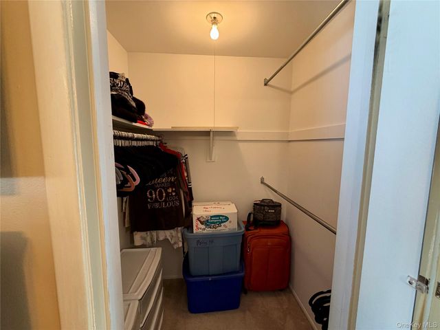 81 Stanford Court B, Wantagh, NY 11793