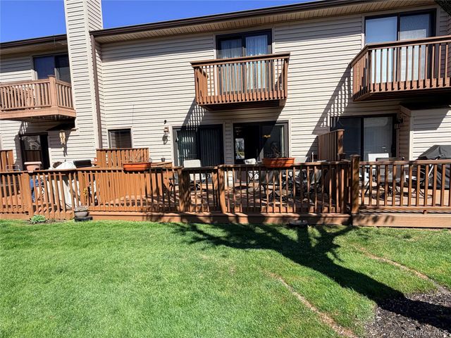 81 Stanford Court B, Wantagh, NY 11793