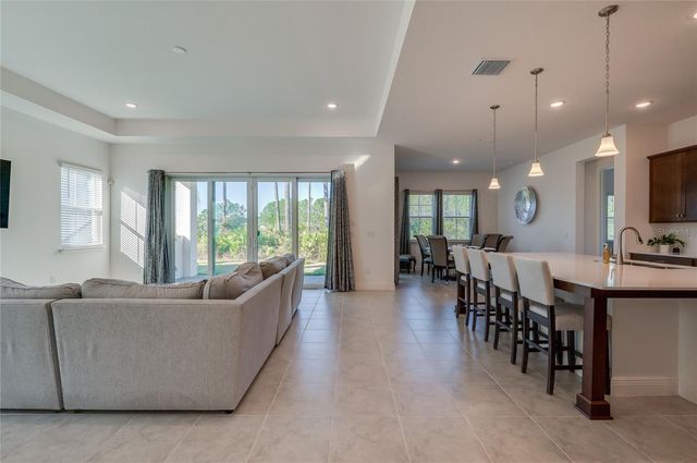 1018 FLOPSHOT CIRCLE, Daytona Beach, FL 32124