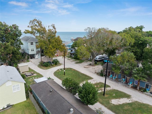 3709 Bayshore Drive 1-11, Bacliff, TX 77518