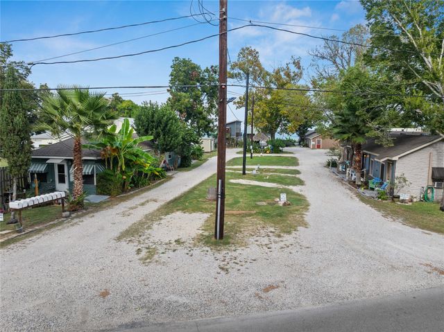 3709 Bayshore Drive 1-11, Bacliff, TX 77518