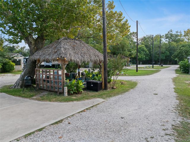 3709 Bayshore Drive 1-11, Bacliff, TX 77518