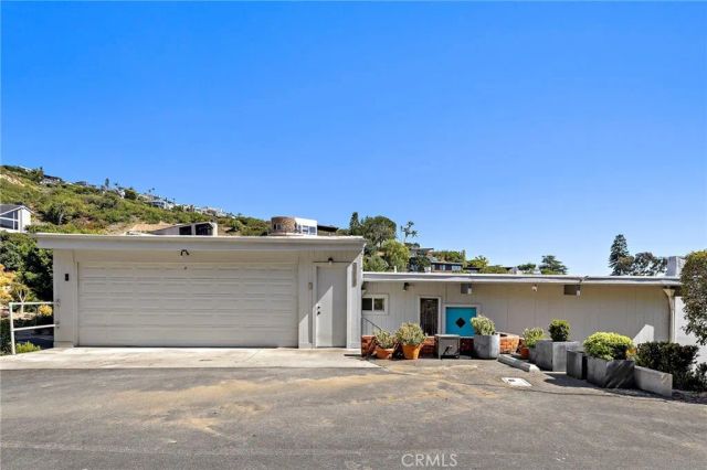 888 Summit Drive, Laguna Beach, CA 92651