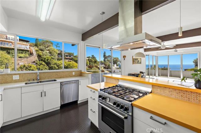 888 Summit Drive, Laguna Beach, CA 92651