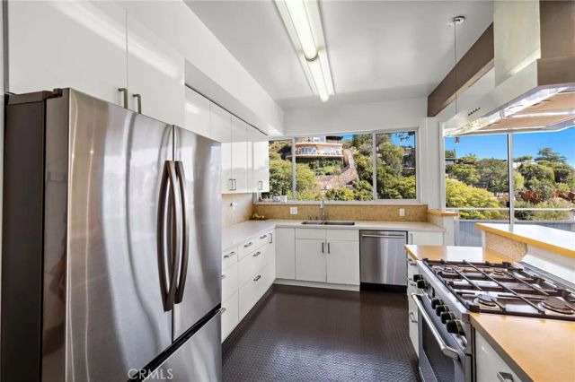888 Summit Drive, Laguna Beach, CA 92651