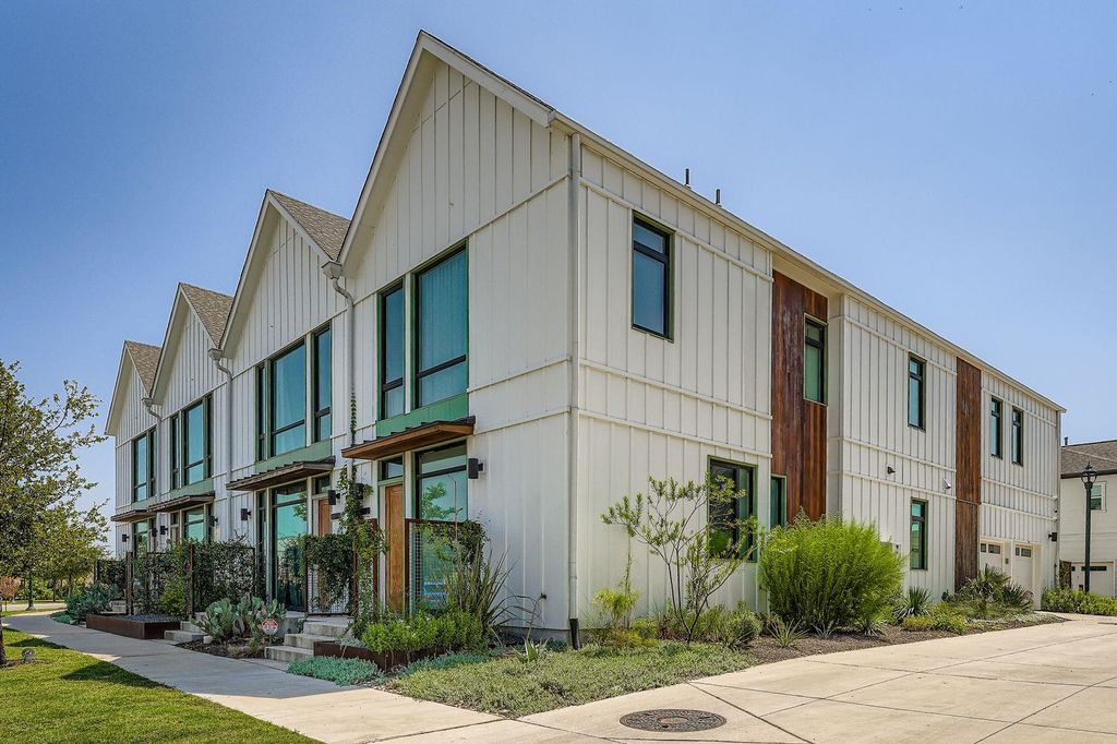 2513 Philomena ST, Austin, TX 78723
