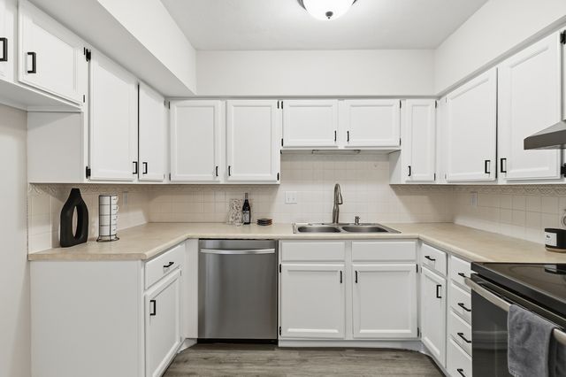 5102 25th Ave Court 201, Moline, IL 61265
