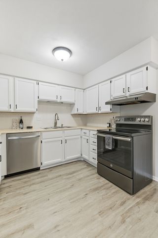 5102 25th Ave Court 201, Moline, IL 61265