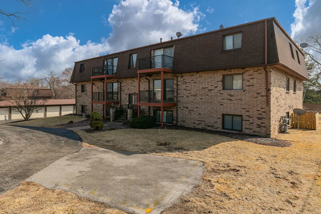 5102 25th Ave Court 201, Moline, IL 61265