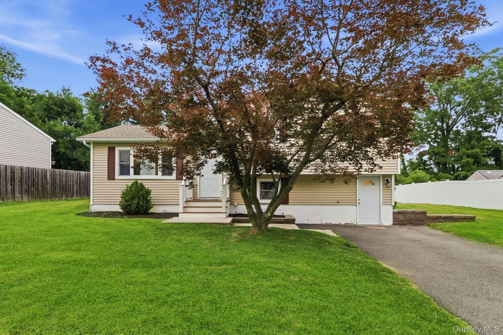 47 Riverview Drive, Fishkill, NY 12524