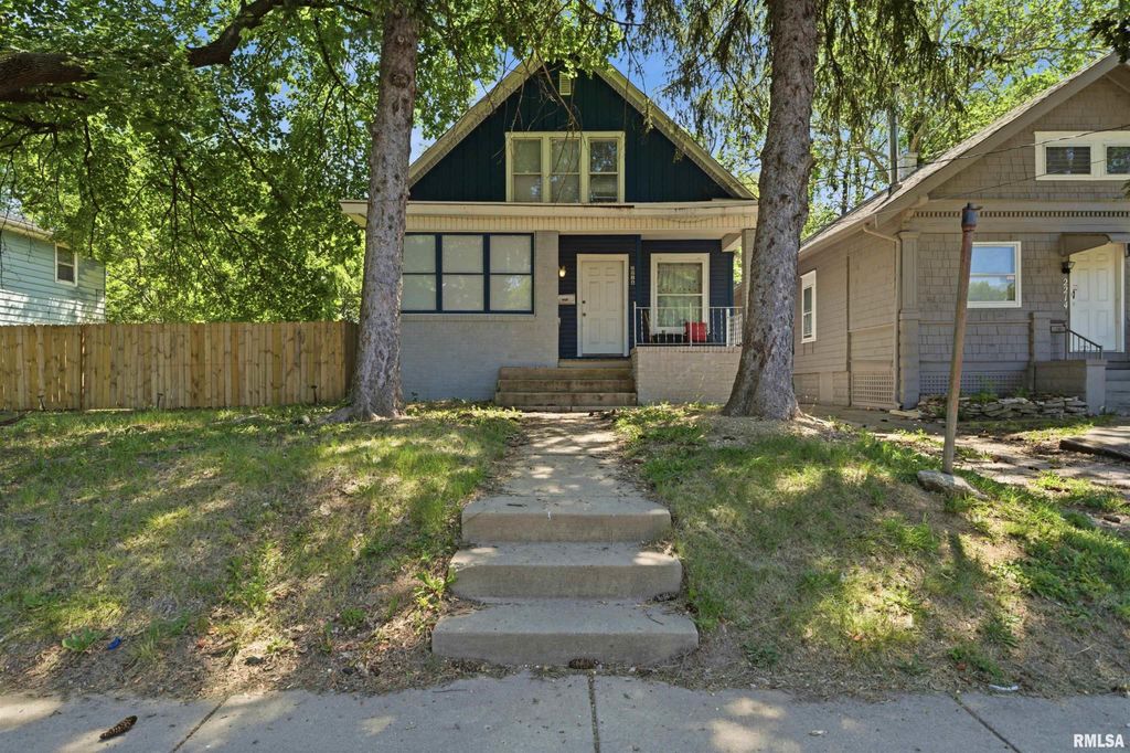 2216 N NORTH Street, Peoria, IL 61604