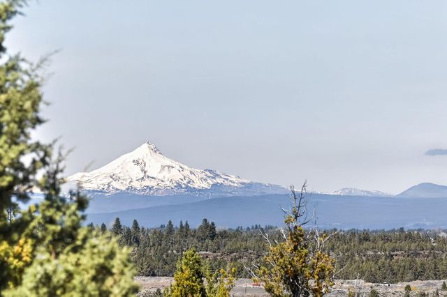 1596 NW Wild Rye Circle, Bend, OR 97703