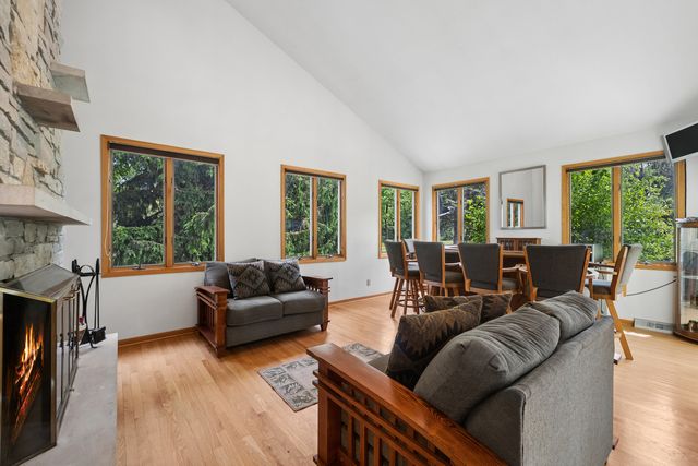 40W923 MULHERN Road, La Fox, IL 60119