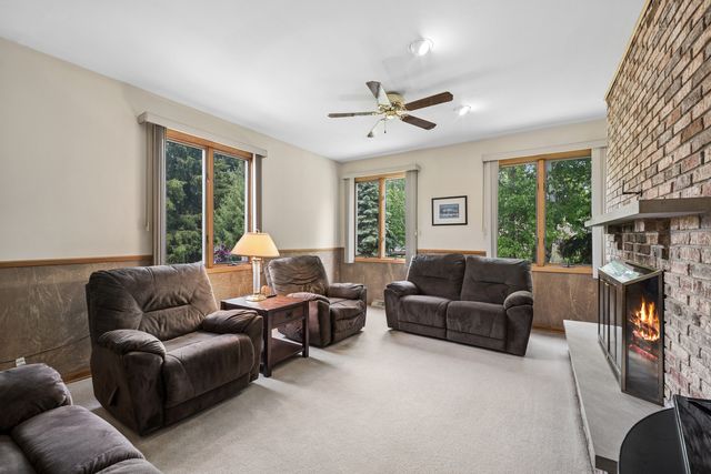 40W923 MULHERN Road, La Fox, IL 60119