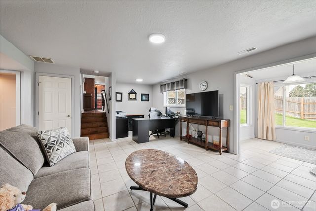 122 Alturas Drive, Kelso, WA 98626