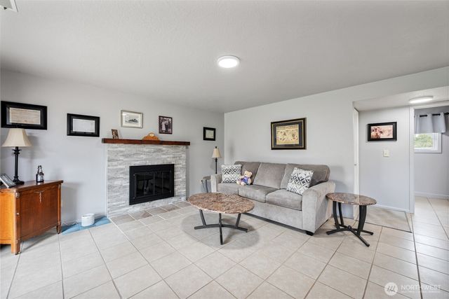 122 Alturas Drive, Kelso, WA 98626