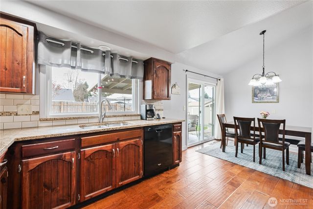 122 Alturas Drive, Kelso, WA 98626