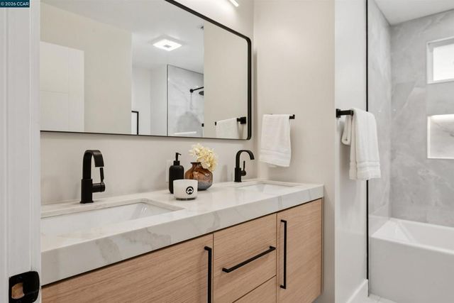 50 Overhill Rd, Orinda, CA 94563