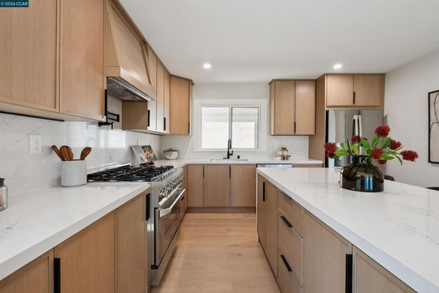 50 Overhill Rd, Orinda, CA 94563