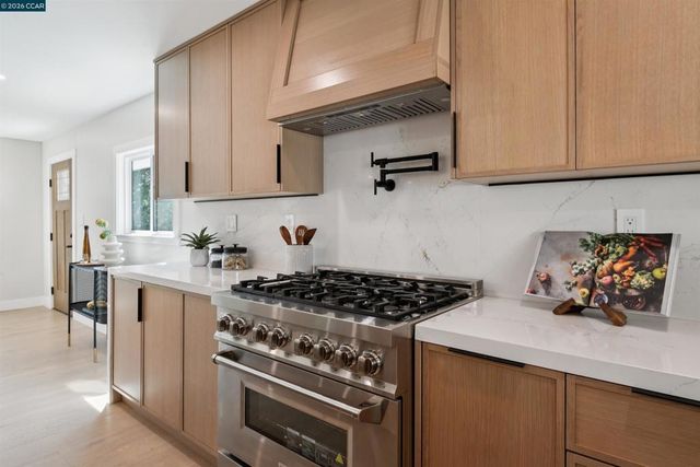50 Overhill Rd, Orinda, CA 94563