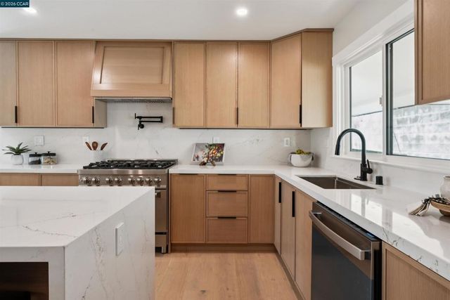 50 Overhill Rd, Orinda, CA 94563