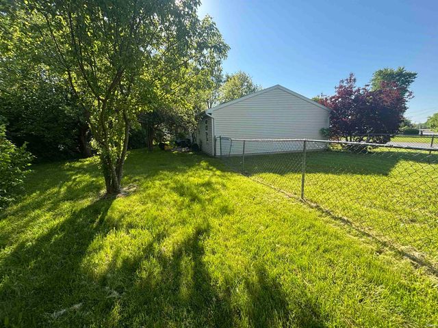3813 E Maple Grove Avenue, Fort Wayne, IN 46806