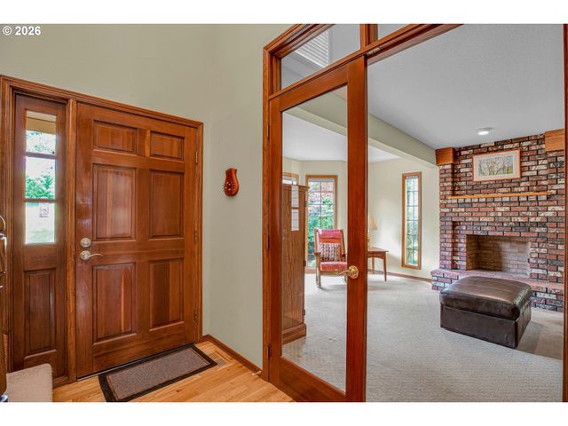 6401 Sw DOLPH Dr, Portland, OR 97219