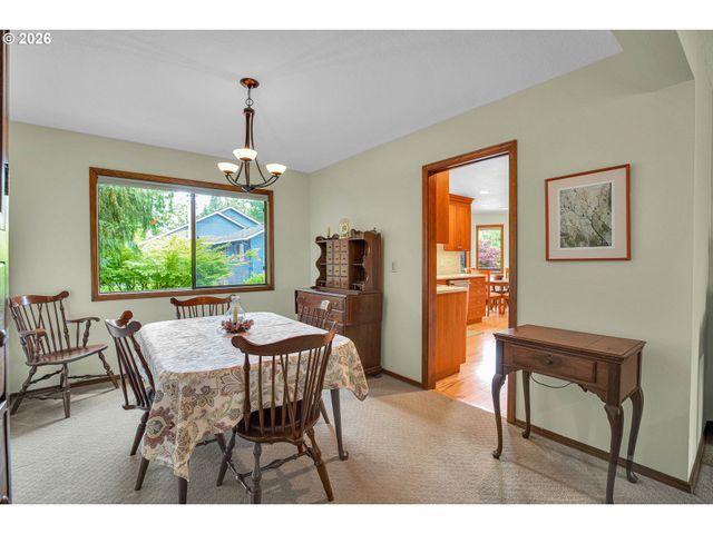 6401 Sw DOLPH Dr, Portland, OR 97219