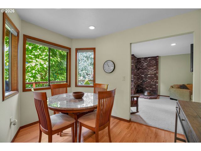 6401 Sw DOLPH Dr, Portland, OR 97219