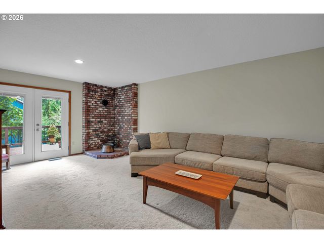 6401 Sw DOLPH Dr, Portland, OR 97219