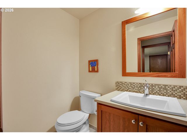 6401 Sw DOLPH Dr, Portland, OR 97219