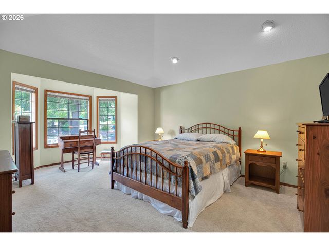 6401 Sw DOLPH Dr, Portland, OR 97219