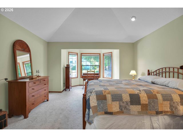6401 Sw DOLPH Dr, Portland, OR 97219