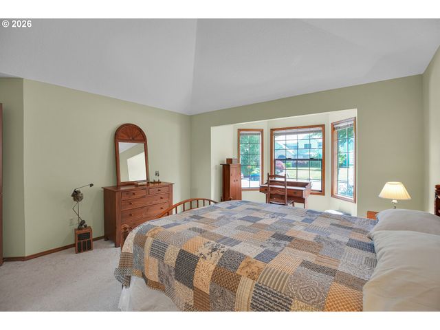 6401 Sw DOLPH Dr, Portland, OR 97219