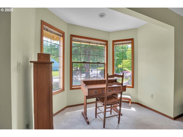 6401 Sw DOLPH Dr, Portland, OR 97219