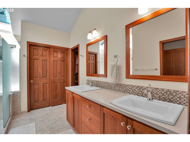 6401 Sw DOLPH Dr, Portland, OR 97219