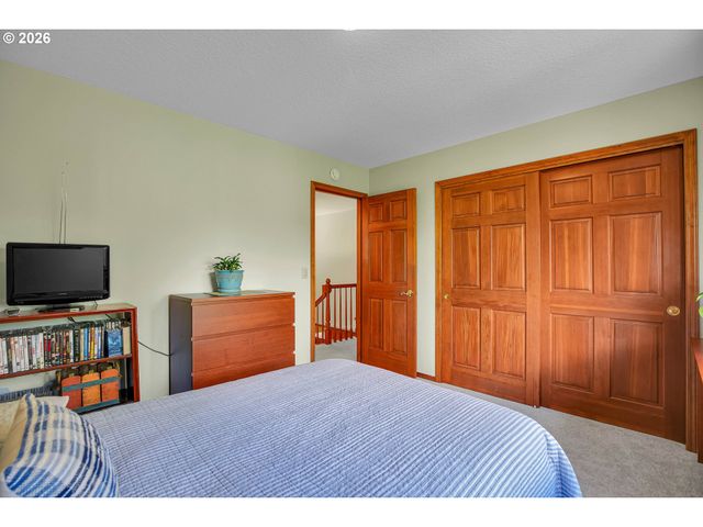 6401 Sw DOLPH Dr, Portland, OR 97219