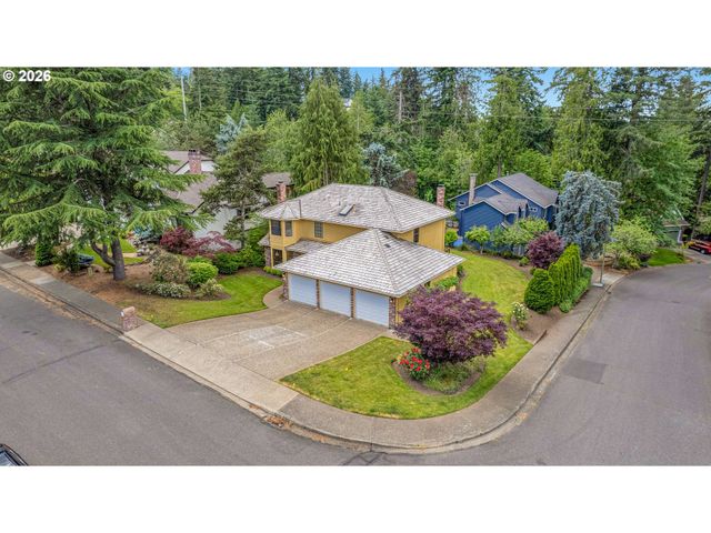6401 Sw DOLPH Dr, Portland, OR 97219