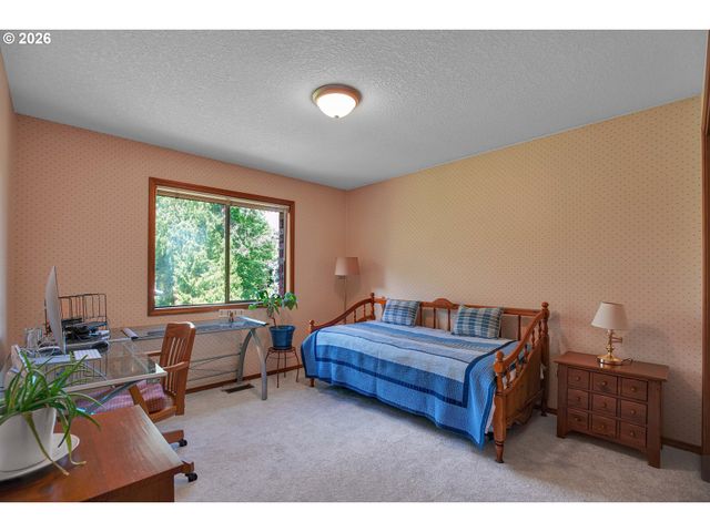 6401 Sw DOLPH Dr, Portland, OR 97219