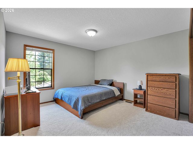 6401 Sw DOLPH Dr, Portland, OR 97219