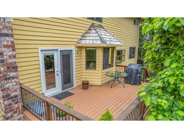 6401 Sw DOLPH Dr, Portland, OR 97219