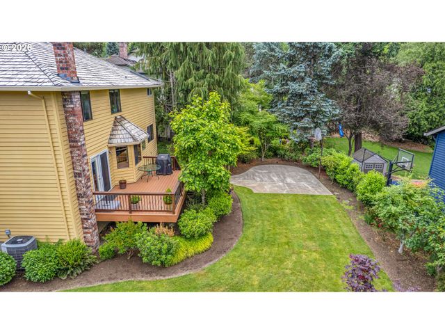 6401 Sw DOLPH Dr, Portland, OR 97219