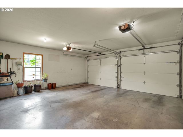 6401 Sw DOLPH Dr, Portland, OR 97219