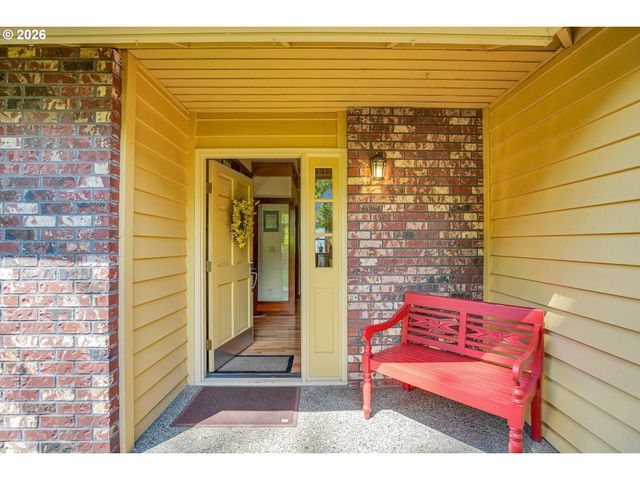 6401 Sw DOLPH Dr, Portland, OR 97219