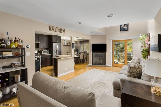 97 Continental Rd, Parsippany-troy Hills Twp., NJ 07950